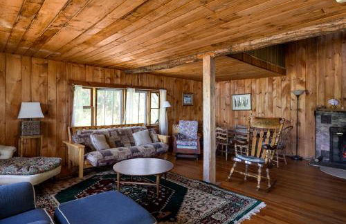 Tranquil Cabin on a Lake with Private Porch near Lebanon, New Hampshire - Foto 3