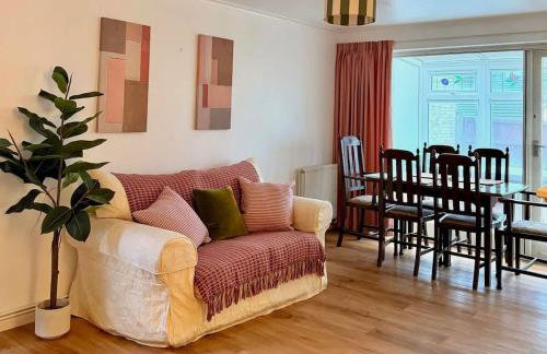 Charming Oxfordshire Bungalow with Parking - Foto 7