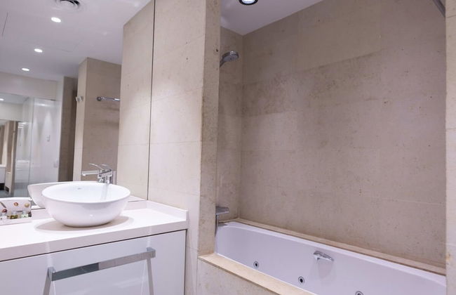 Ampersand - Bright 2-bedroom Apartment - Photo 24