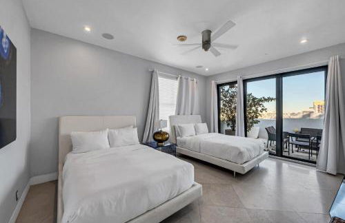 Crown Jewel of Ocean Drive- 2 story Penthouse, 4 Bedrooms & Private rooftop spa - Foto 54