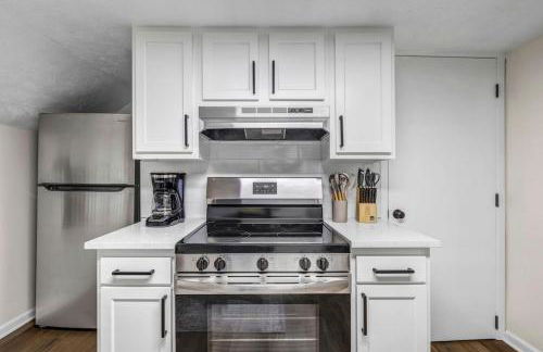 New Renovated 1BR with King Modern Comfort - Foto 14