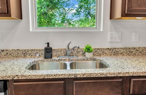 4BR Townhouse King Bed 2-Story Near NC State - Foto 13