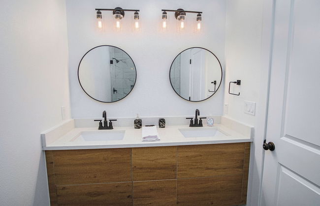 Amazing 3BR 2BA Only 5 Mins From Downtown - Foto 14