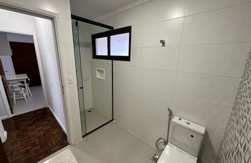 Frente Mar com garagem, Ar Condicionado e WI-FI grátis em Santos - Foto 23