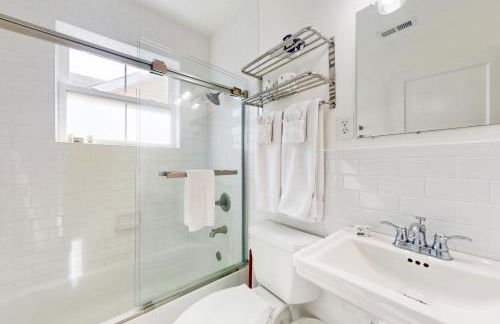 Dog-friendly cottage across from the water in a walkable neighborhood - Foto 14