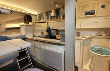 Bateau sur terre près du bassin - Foto 4