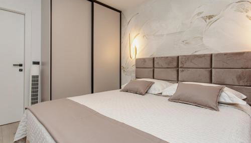 Stunning apartment Bella on Žnjan Beach, private parking - Photo 5, wardrobe