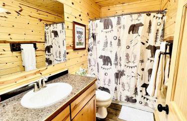 Cozy Lakefront Retreat with Game Room, Outdoor Living and Dock in Wisconsin - Foto 7