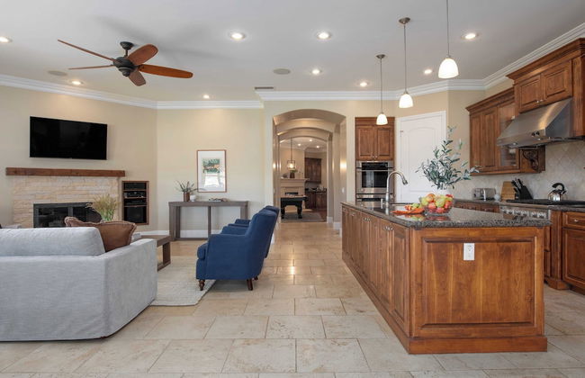 Bear Bridge by Avantstay Hilltop Haven in Temecula w/ Views, Putting Green & Hot Tub - Foto 14