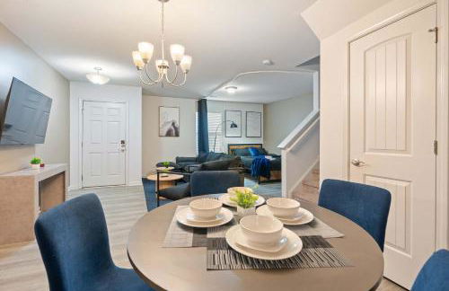 4BR Townhouse King Bed 2-Story Near NC State - Foto 55