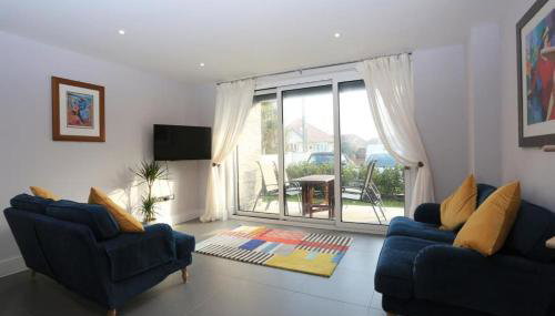 LIKONI 3 by BOURNECOAST - A Modern Apartment with SEA VIEWS, Patio and Parking - FM6193 - Foto 5