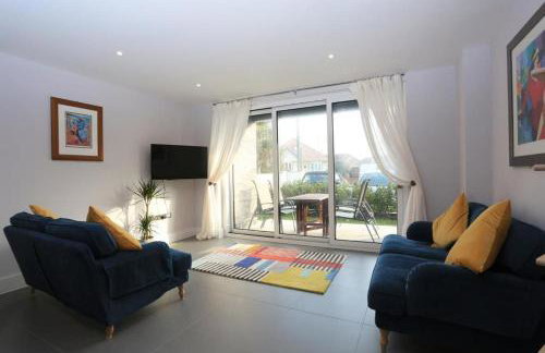 LIKONI 3 by BOURNECOAST - A Modern Apartment with SEA VIEWS, Patio and Parking - FM6193 - Foto 5