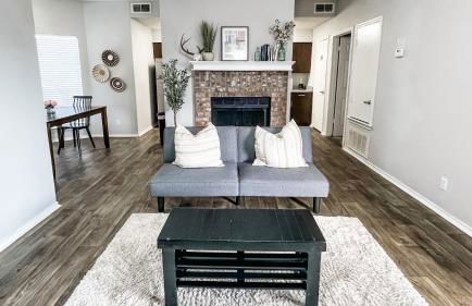 Charming Stay with Pool and Dedicated Workspace - Foto 6