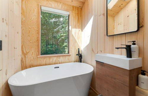 Luna Nook-Cabin with tub Queen Bed & pullout sofa - Foto 18