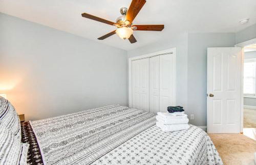 Walk to Public Beach Access Norfolk Family Home - Foto 18