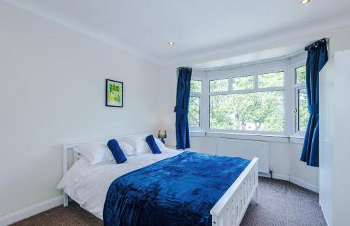 3 BR Property in Prestwich 15 mins from Manchester City Centre Garden Free parking Superfast WIFI Netflix - Foto 13