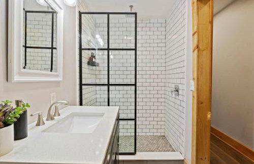 Cozy Home W/ King Bed & Lake access - Foto 20