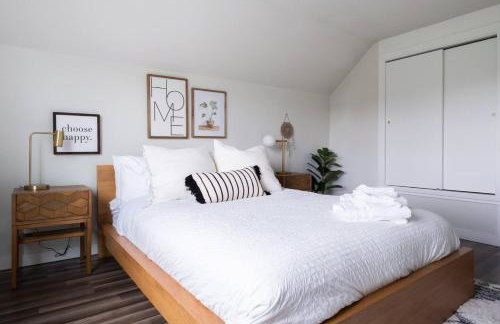 Stylish Modern Farmhouse wYard 10 mins from DT - Foto 30