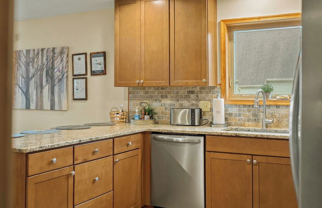 Pocono Paradise by Avantstay Lakeside Retreat, Hot Tub, Game Room, Near Beach - Foto 30