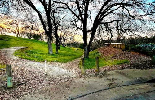 King Bed Quiet Home on Cul-de-Sac Hiking Trails - Foto 39