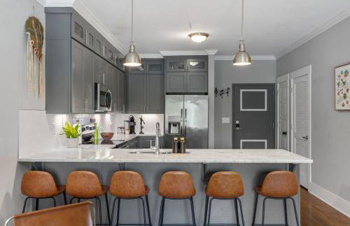 Only 4 Miles to Broadway with Free Parking and TVs in Bedrooms - Foto 2