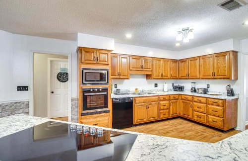 Pool and Gameroom Family Fun Retreat in Hinesville! - Foto 11