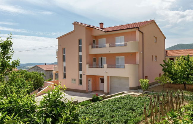 Beautiful Apartment in Between Split and Trogir - Foto 28