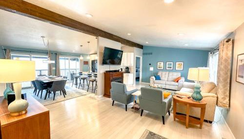 Lakefront 5 Bedroom Vacation Home - Sleeps 12! - Foto 5