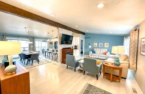 Lakefront 5 Bedroom Vacation Home - Sleeps 12! - Foto 5