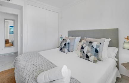 VACATION MARBELLA I Puerto Banus Sea Front, Best View, 24-7 Security, Pool - Photo 29