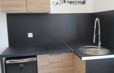 "Le Petit Paradis" au Centre Ville d'Oyonnax - Foto 45