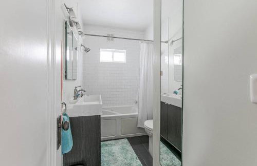 Stylish 3br Cozy Home 10min Drive from ND! - Foto 58