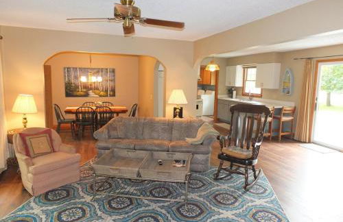 The Maple Cottage - Walk to Beach & Lake Michigan - Foto 15