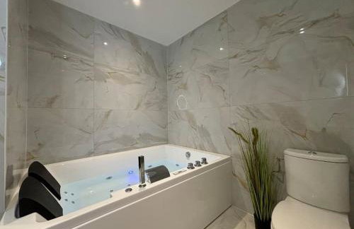 La Bulle Roanne centre-ville - Jaccuzi & Clim - Foto 16