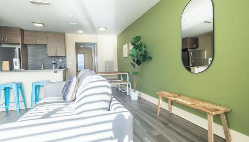 Stylish King 1BR 8 Min to Downtown Pool Gym & Parking 04 - Foto 3