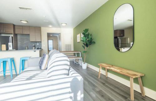 Stylish King 1BR 8 Min to Downtown Pool Gym & Parking 04 - Foto 3