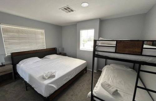 Stylish King with optional bunk or Work Desk w/TV - Foto 21