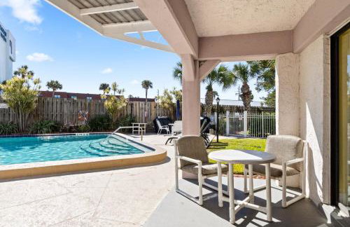 Ola Grande - Beachside Condos with Pool next to Cocoa Beach Pier - Photo 5