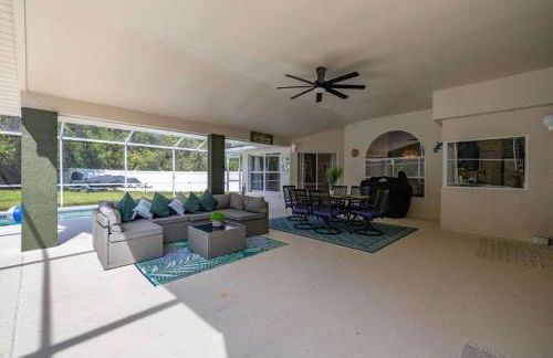 Modern Retreat Pool and Game Room - Foto 71