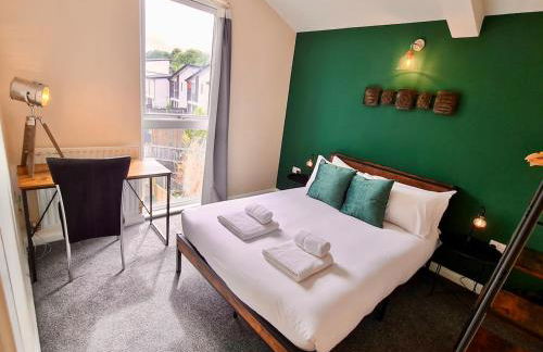 Cute 3 Bedroom House Near Etihad Stadium and CoOp arena with parking - Foto 18