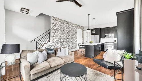 Luxury and Spacious Home with Private Garage and Fire Pit - Foto 2