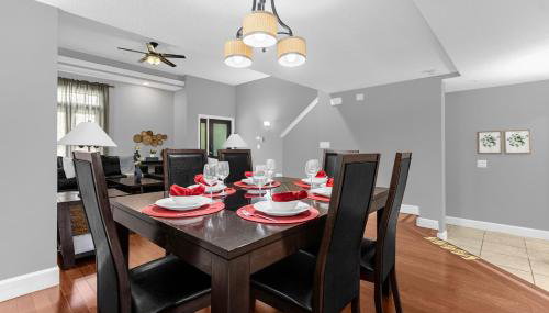 Vibrant 4BR Family Townhome 1 mile from Disney World and Disney Springs - Foto 2