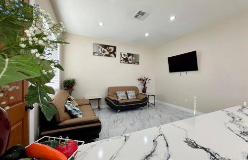 New Renovated House in Little Saigon - Foto 26