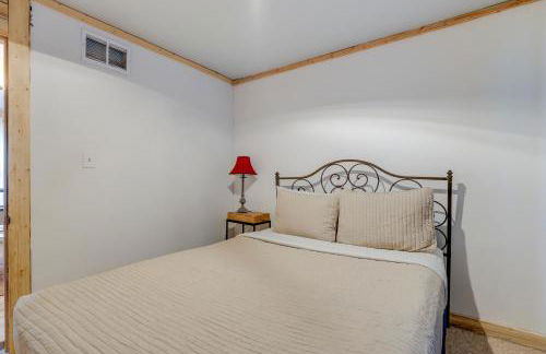 2 Mi to Dtwn Pet-Friendly Casper Apt! - Photo 15