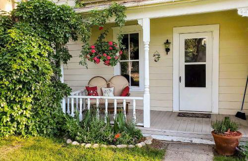 Charming Buena Vista Creekside Home Walk to Main! - Foto 39