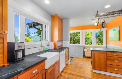 Enchanted Path to a Gardenscape - 92 Walkscore! - Foto 11