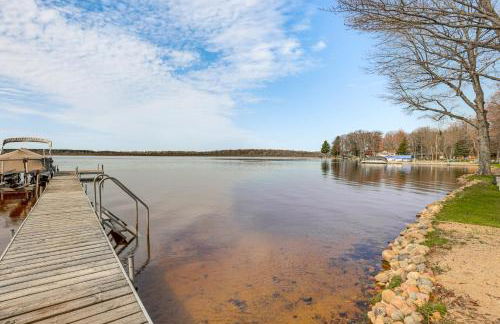 Dock and Views Lake Mitchell Home in Cadillac! - Foto 28