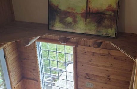 Rustic Beaverfoot Lodge Executive Cabin - Photo 9