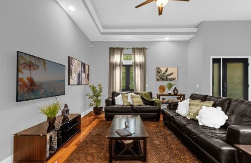 Enchanted 4BR Family Style Townhome in Disney Area - Photo 14