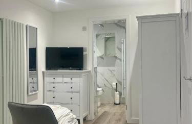 Dunmuir House 4 Bedroom 2 bathroom House & Garden in Denny - Photo 19